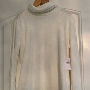 GAP white turtleneck